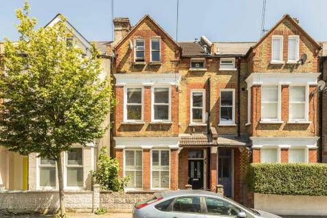 A well presented one double bedroom first floor apartment in a great location just off Clapham High Street. The property offers a reception room, a separate modern kitchen, a tiled modern bathroom and