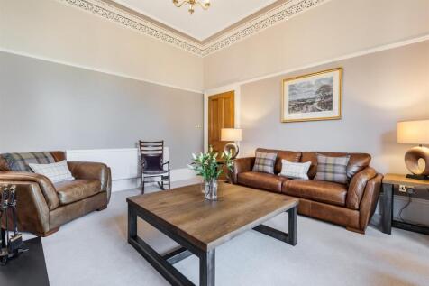 4 bed, 2 bath Detached in Glasgow - Photo 6