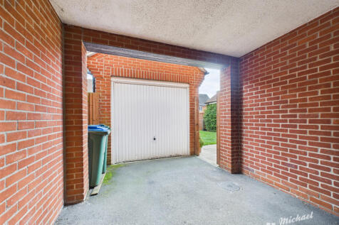 CAM03218G0-PR0735-STILL021