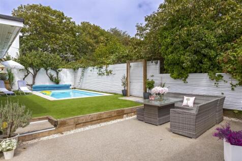 Chesswood Road_19.jpg