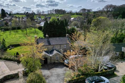 Drone - front of the home and driveway.jpg