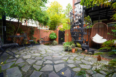 Courtyard garden