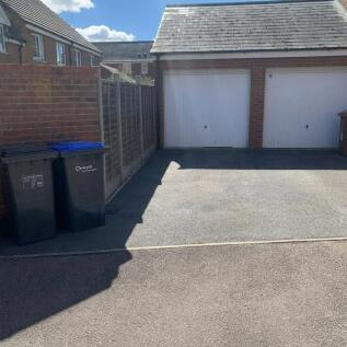 2 Thompson Close