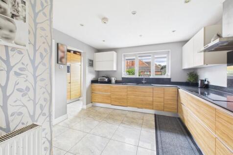 CAM04922G0-PR0034-STILL007