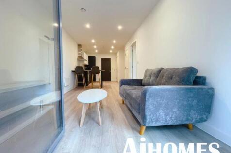 Nestled in the heart of Salford, this charming one-bedroom flat at 2 New Kings Head Yard offers a delightful living space perfect for individuals or couples seeking a modern urban lifestyle. Spanning
