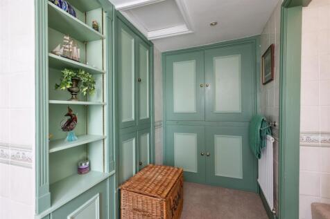 Rockery Cottage Bedroom 1-5.jpg