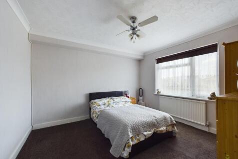 Presented by Nicoleta at EweMove Bexleyheath and D