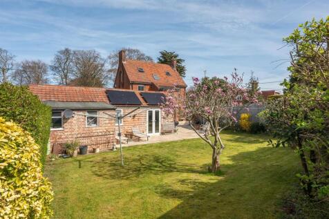 15CromerRoad,OverstrandUPDATED-17.jpg