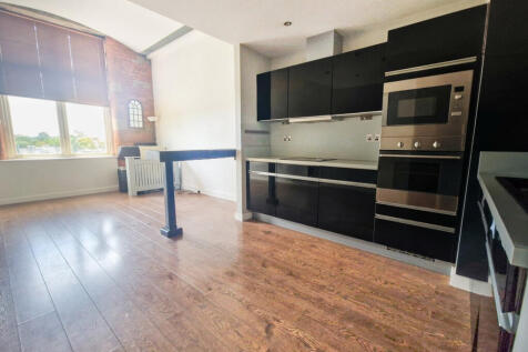 Living/Kitchen Area