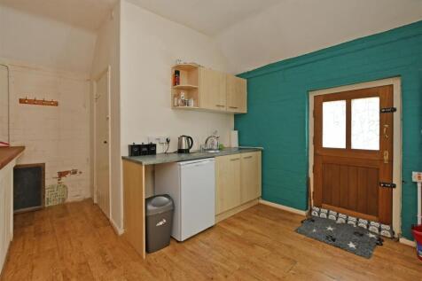 8 bed, 5 bath Detached in Sheffield - Photo 47