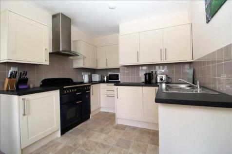 5 Bedroom House in PL4 8QU