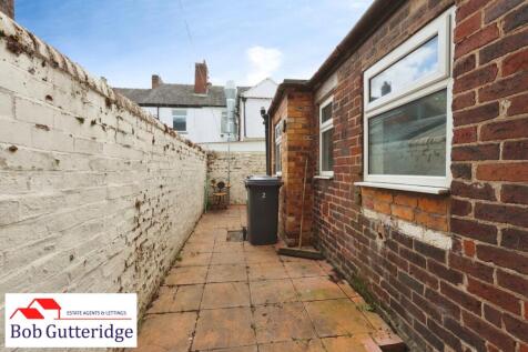 ENCLOSED REAR YARD