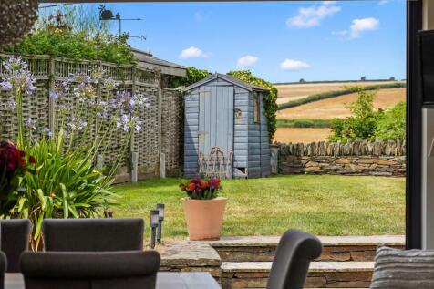 Dining Area to Garden
