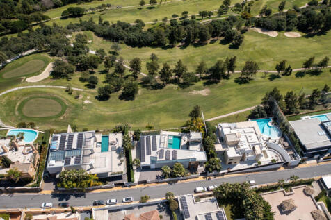 Frontline golf location