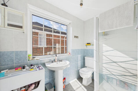 CAM01354G0-PR0558-STILL028