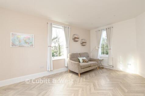 Kitchen/Sitting Area