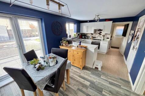Open Plan Kitchen and Dining Room