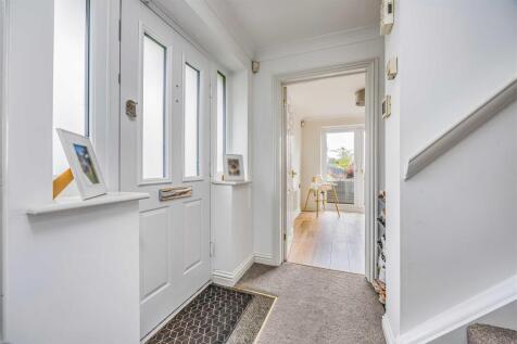 1 Caer Peris View, Portchester-Small-PorticoMarket