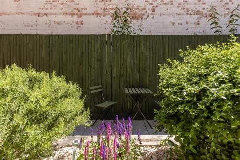 Andre Street, E8