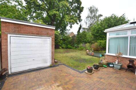 Garage, Driveway, Garden.JPG