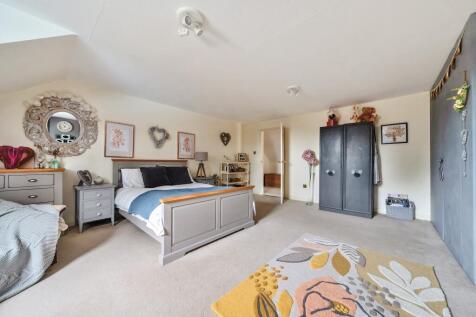 1301062-15-6835b73a8eb47.nef