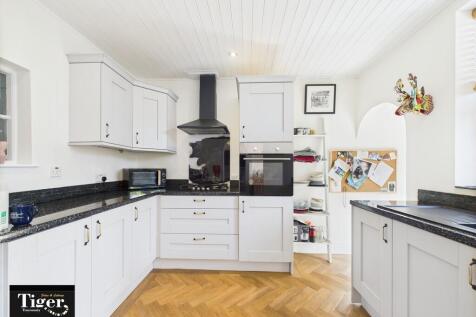 CAM02176G0-PR0579...