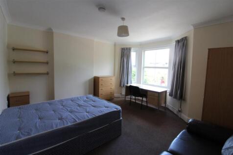 4 Bedroom Semi-Detached in SO15 2BS