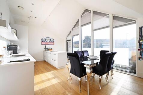 Open Plan Kitchen / Dining