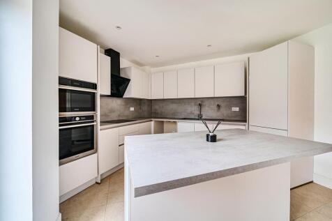 Kitchen/ Dining Room