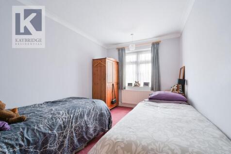 Elmcroft Drive, Chessington - KT9 1DY