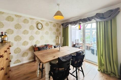 9515b111-WhatsApp...