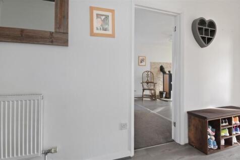 32 Bishopstone Drive (13).jpg