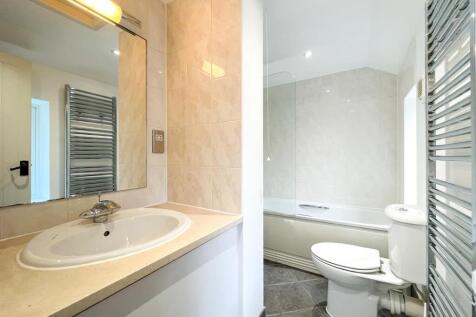 bathroo (1 of 1).jpg