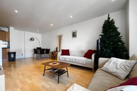 This furnished property is located at Brewery Wharf, a stone throw from the centre of the city with local amenities just a short walk away including bars, restaurants and a Sainsbury's local. The prop