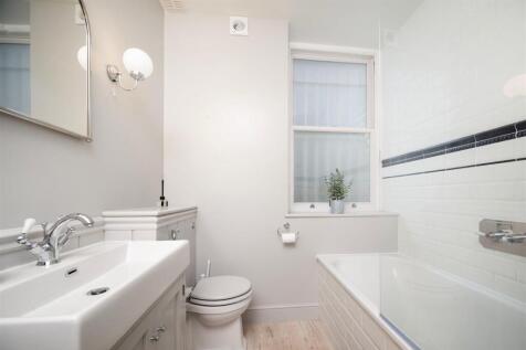 Family bathroom - OHP.jpeg