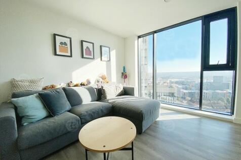 A lovely 1 BEDROOM apartment with MODERN open plan living space locates in The Bank development. This luxury apartment is designed to the high-end standard, providing residents with custom designed hi