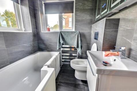 Bathroom_1.jpeg
