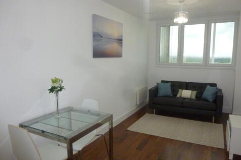 ** Zero Deposit Guarantee Available **
**Available August**Furnished**1 Bedroom**Concierge available**
