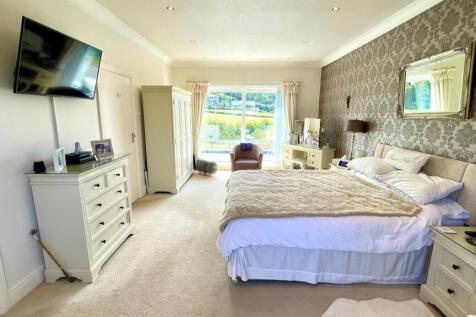 DOUBLE ASPECT BEDROOM 1