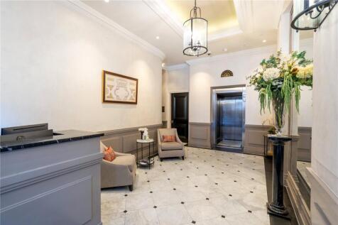 3 bed, 3 bath Apartment in london - Photo 13