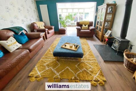 Living Room / Sunroom