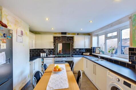 Kitchen_2.jpeg