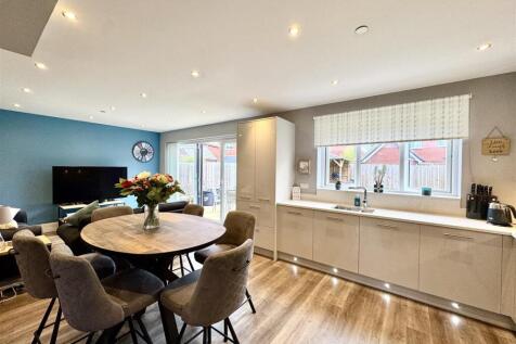 KITCHEN/DINING/FAMILY ROOM