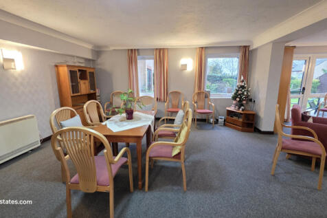 COMMUNAL DINING AREA