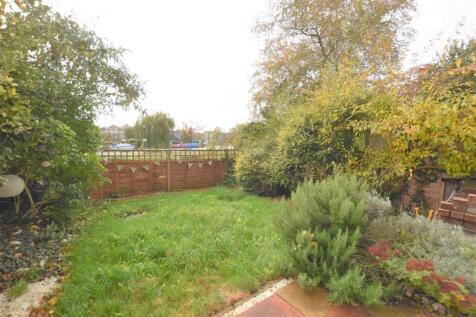 2 Claydon Court (16).JPG