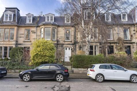 Impressively spacious four/five bedroom apartment all on one floor, with exceptional drawing room and private garden to front and rear. Situated in Edinburgh's Grange area.