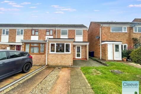 3 Bedroom Terraced in GL52 9QS