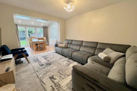Living Room/Dining