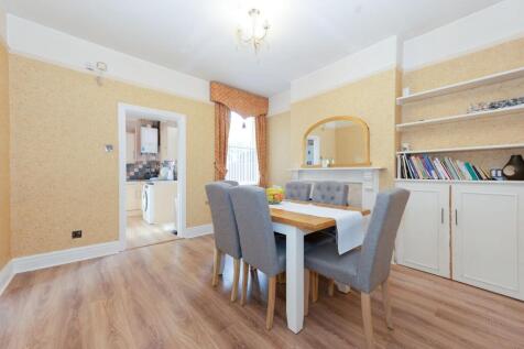 KITCHEN DINER AND LOUNGE