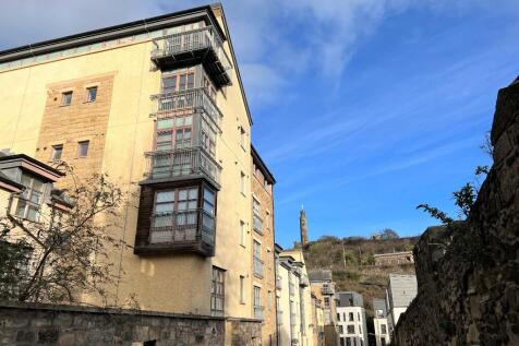 A furnished, two-bedroom apartment with a brilliant city centre location on a quiet development just off the Royal Mile. Comes with secure underground parking. Available 7 September 2026!